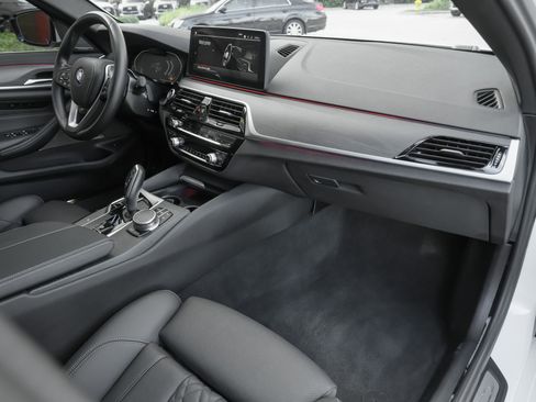 Used 2023 BMW 540i xDrive w/ Premium Package AWD/4WD image 39