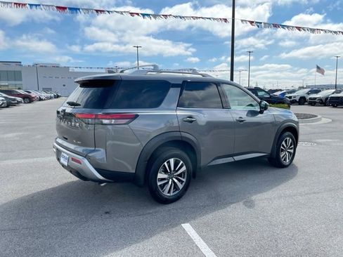 Used 2025 Nissan Pathfinder SL image 5