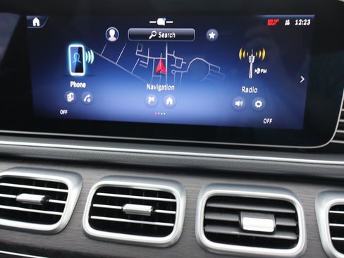 Used 2025 Mercedes-Benz GLE 450e 4MATIC image 17