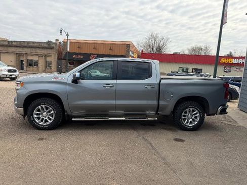 Used 2023 Chevrolet Silverado 1500 LT w/ Z71 Off-Road Package image 7