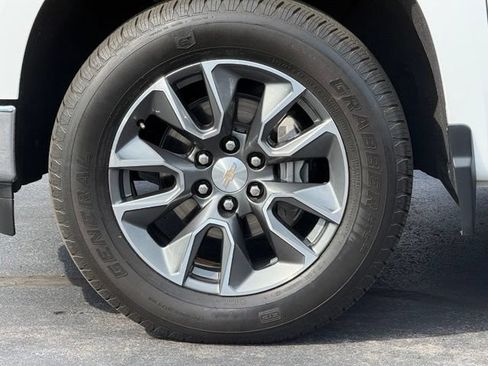 Used 2023 Chevrolet Silverado 1500 LT AWD/4WD image 12