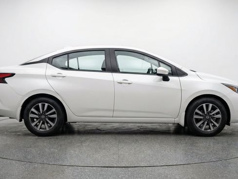Used 2025 Nissan Versa SV FWD image 11