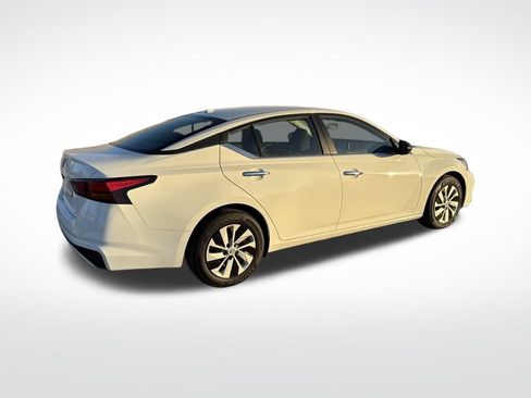 Used 2025 Nissan Altima 2.5 S image 4