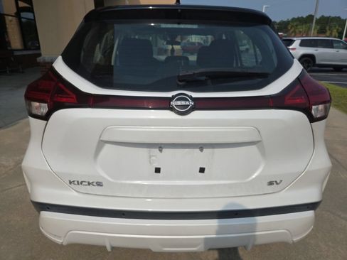 Used 2022 Nissan Kicks SV FWD image 5