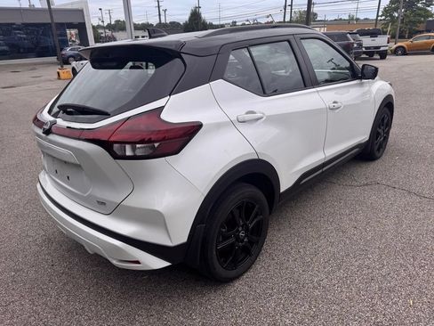 Used 2023 Nissan Kicks SR w/ SR Premium Package FWD image 5