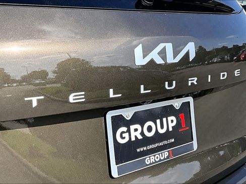 Used 2023 Kia Telluride EX w/ EX Captain's Chair Package FWD image 28