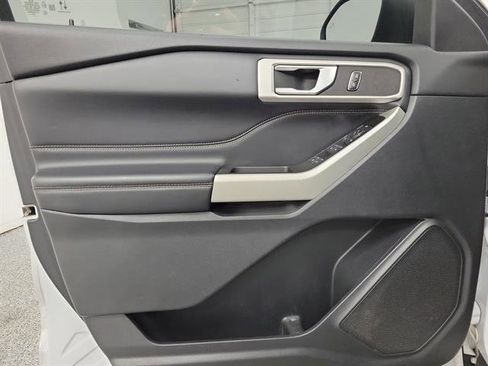 Used 2021 Ford Explorer XLT w/ Equipment Group 202A image 18