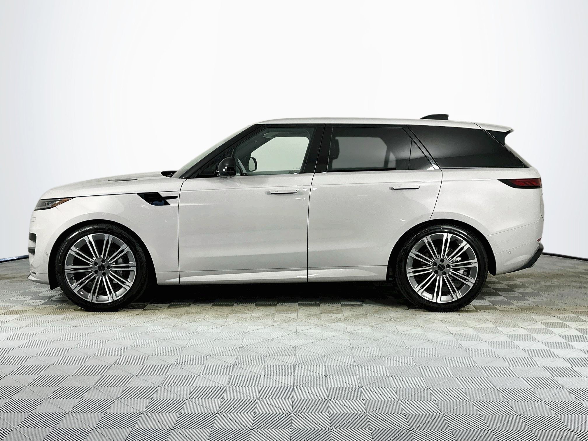 New 2027 Land Rover Range Rover Sport Dynamic SE AWD/4WD image 8