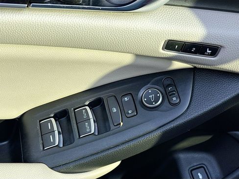 Used 2022 Honda Accord Touring image 14