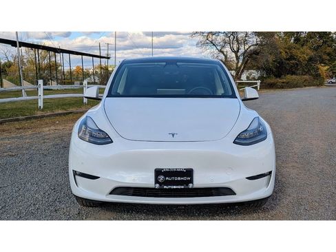 Used 2021 Tesla Model Y Standard Range image 2