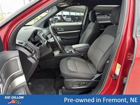 Used 2018 Ford Explorer XLT w/ Equipment Group 201A AWD/4WD image 12