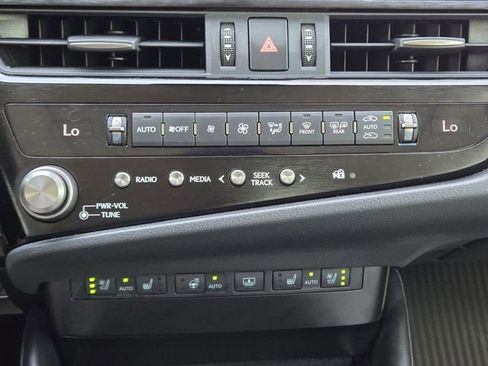 Used 2024 Lexus ES 350 w/ Luxury Package FWD image 18