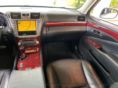 Used 2010 Lexus LS 460 RWD image 12