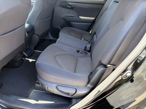 Certified 2025 Toyota Highlander LE FWD image 30