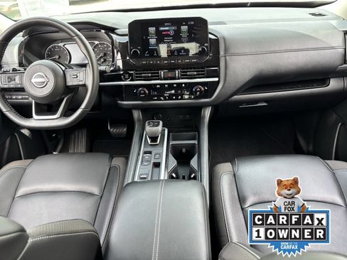 Used 2025 Nissan Pathfinder SL FWD image 16