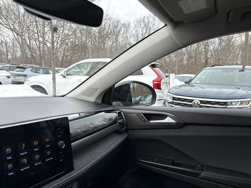 Certified 2025 Volkswagen Taos SE image 23