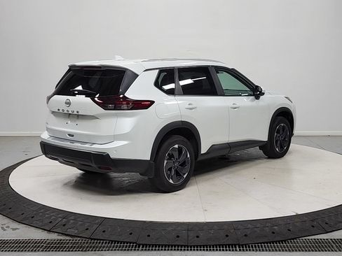 Used 2025 Nissan Rogue SV w/ SV Premium Package FWD image 7