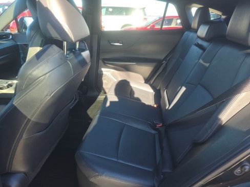 Used 2022 Toyota Venza XLE image 6