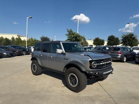 Used 2022 Ford Bronco Outer Banks w/ Sasquatch Package AWD/4WD image 3