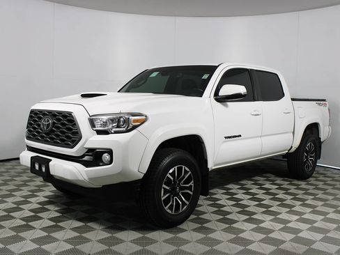 Used 2020 Toyota Tacoma TRD Sport w/ Technology Package AWD/4WD image 5