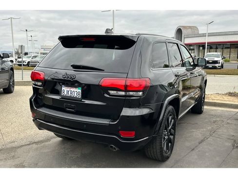Used 2019 Jeep Grand Cherokee Altitude AWD/4WD image 3