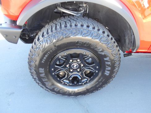 Used 2022 Ford Bronco 4-Door AWD/4WD image 9