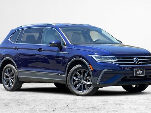 Used 2023 Volkswagen Tiguan SE FWD image 2