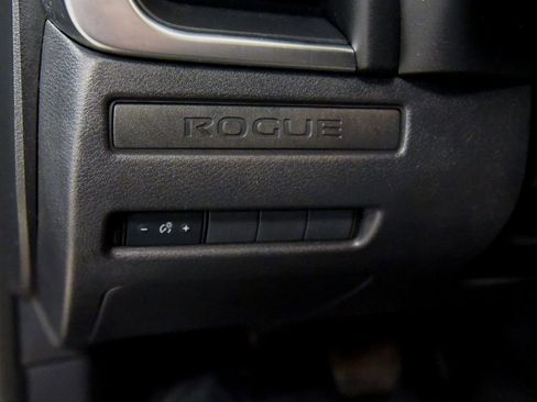 Used 2022 Nissan Rogue S image 16