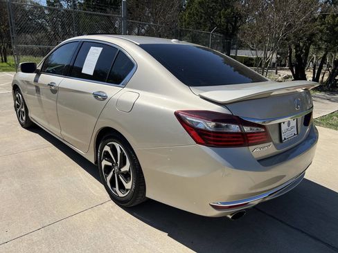 Used 2017 Honda Accord EX-L image 9