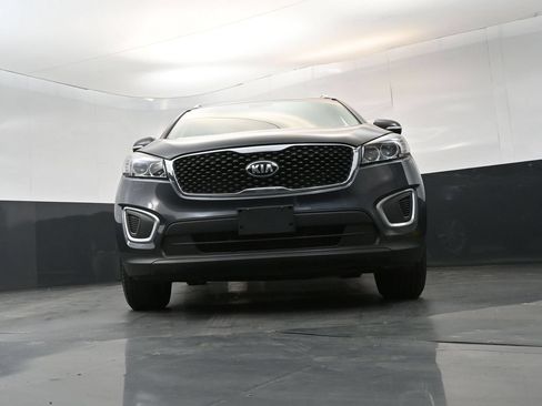 Used 2017 Kia Sorento FWD w/ LX Convenience Package image 19