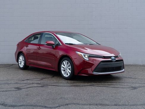 Used 2025 Toyota Corolla XLE image 9