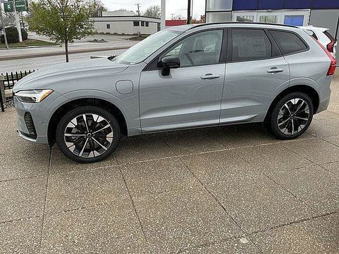 New 2026 Volvo XC60 T8 Plus w/ Protection Package Premier AWD/4WD image 11