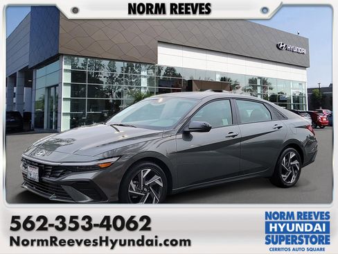 Used 2025 Hyundai Elantra SEL FWD image 1
