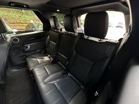 Used 2020 Land Rover Discovery SE image 30