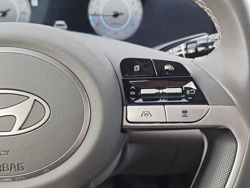 Used 2025 Hyundai Elantra SEL FWD image 29