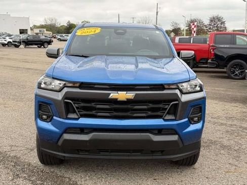 Used 2024 Chevrolet Colorado LT w/ LT Convenience Package II AWD/4WD image 3