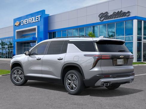 Used 2026 Chevrolet Traverse LT FWD image 4
