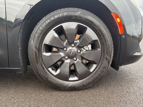 Used 2019 Chrysler Pacifica Limited w/ Advanced Safetytec Group image 9