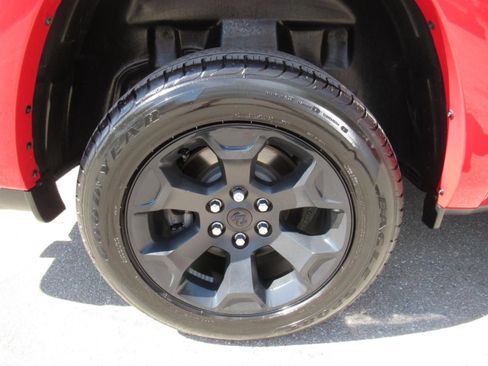 Used 2025 RAM 1500 Big Horn AWD/4WD image 8