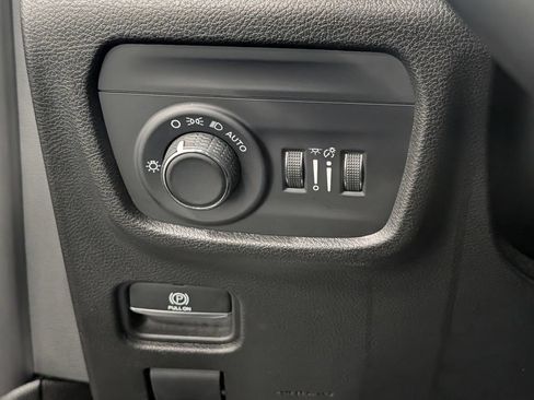 Used 2022 Jeep Grand Cherokee Altitude AWD/4WD image 22