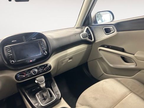 Used 2023 Kia Soul LX w/ LX Technology Package FWD image 12