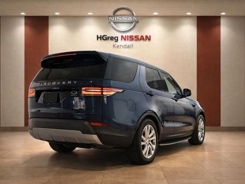 Used 2017 Land Rover Discovery HSE AWD/4WD image 4