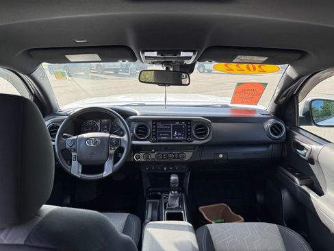 Used 2022 Toyota Tacoma TRD Off-Road image 27