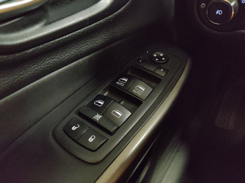 Used 2019 Jeep Cherokee Latitude Plus FWD image 27