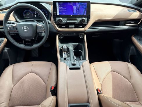 Used 2025 Toyota Grand Highlander AWD Hybrid image 12