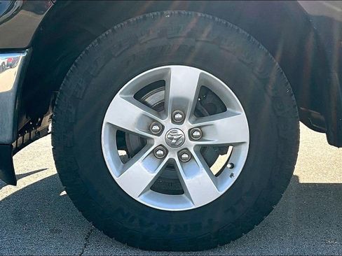 Used 2021 RAM 1500 Classic SLT image 5