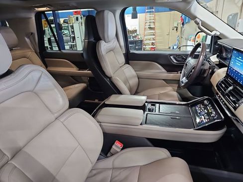 Used 2024 Lincoln Navigator L Reserve w/ Monochromatic Package image 28