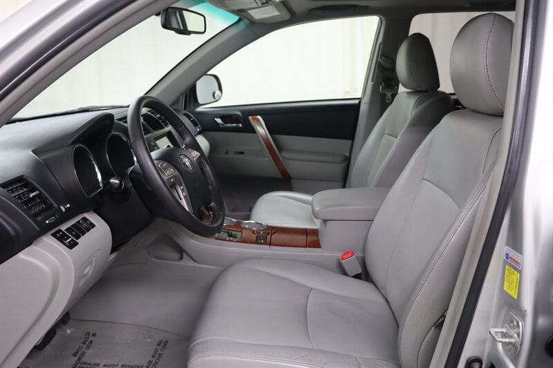 Used 2010 Toyota Highlander Limited AWD/4WD image 17