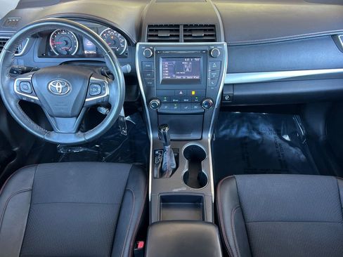 Used 2016 Toyota Camry SE image 16