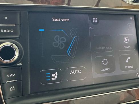 Used 2017 Bentley Bentayga image 45